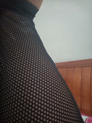 宝贝是我收藏已久的衣衣，当时犹豫不决，不知道要不要买，怕买回来不能穿，因为我很胖，结果弹力很大，客服给我推荐的码数也很正，穿上正正好，不紧身洛为宽松。面料很舒适，不错，赞赞赞