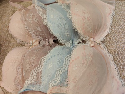 一次性买了5件，两个快递来的，把家里的都换了，无钢圈很舒服，满意