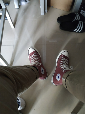 鞋子收到了，包装完整，经典款，试穿了大小合适