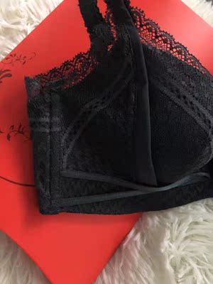 穿在身上很软很舒服的，无异味，大小也合适，颜色很正！非常喜欢这种款式，下次还会在买的，而且价格也不贵，优惠价买的，非常划算，没想到这么低的价格就可以买到了，真是物超所值，整体我都很满意