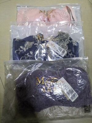 双十一刚刚购买了两个胸罩，看到双十一过后又有活动，赶紧再入三个，259三个太给力啦！一直穿曼妮芬内衣内裤，有活动就囤着！双十一刚刚购买了两个胸罩，看到双十一过后又有活动，赶紧再入三个，259三个太给力啦！一直穿曼妮芬内衣内裤，有活动就囤着！