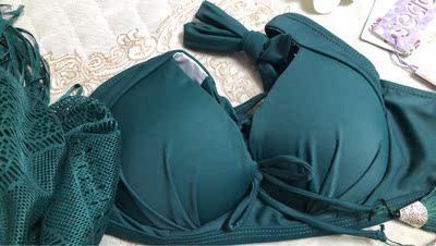 这100多块钱买的这一套。泳衣真的是太直了,质感很好。然后上身效果也刚刚好,颜色也喜欢。性价比非常高。 这100多块钱买的这一套。泳衣真的是太直了,质感很好。然后上身效果也刚刚好,颜色也喜欢。性价比非常高。