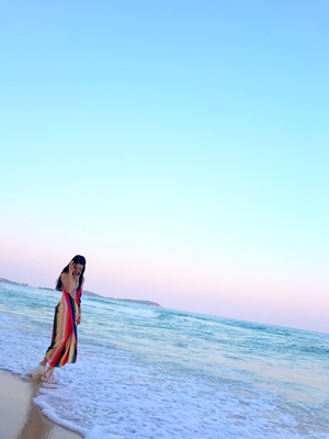 我穿有点大了，但是拍照很好看，自己把后面系了一下，去苏梅岛穿在海边拍照真的很好看