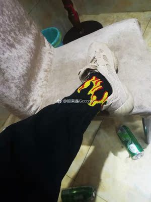 穿上挺好看的，建议买蓝色的