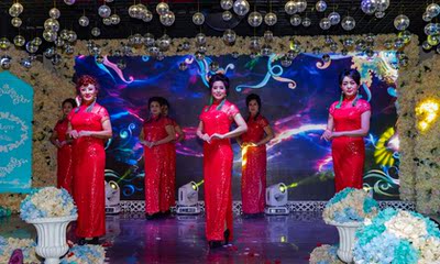 我们的团队服，每个新人来都买，黑色更显身材