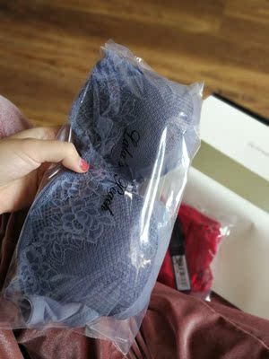 真心不错，还是最快到达的双十一快递，质量没话说，只是没想到搭配的是大红色内裤，这样真的难配套了，很划算，物美价廉