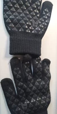 手套质量非常好，保暖，冬天玩手机必备，识别度高，值得大家购买。