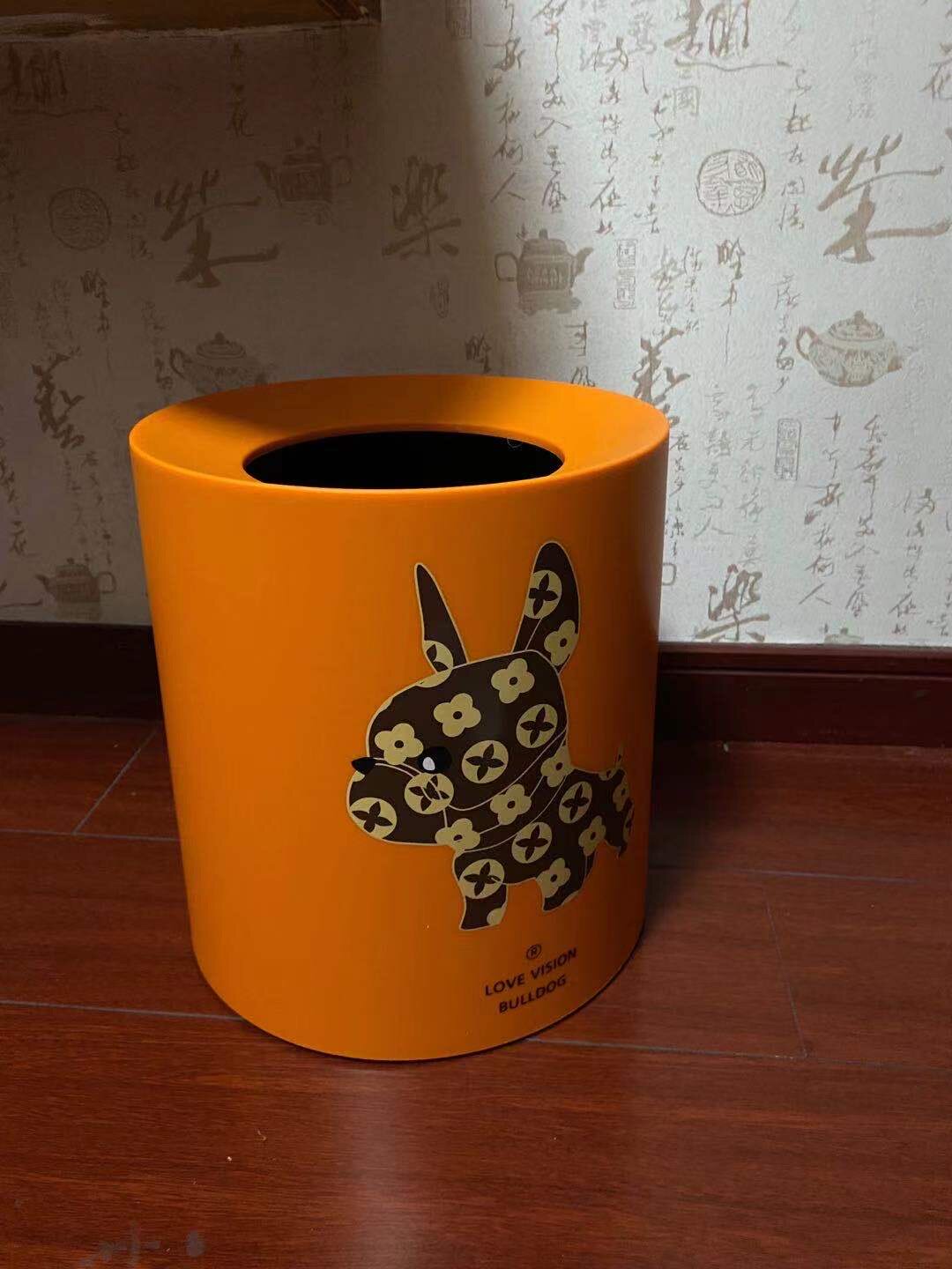 垃圾桶收到啦,非常好看,和我房间的配色很吻合,而且质量超级好,非常不