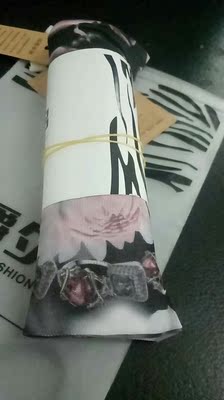 柔软、花色很漂亮。没有失望。如果上身效果好，准备再入一条。