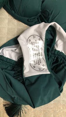 这100多块钱买的这一套。泳衣真的是太直了,质感很好。然后上身效果也刚刚好,颜色也喜欢。性价比非常高。 这100多块钱买的这一套。泳衣真的是太直了,质感很好。然后上身效果也刚刚好,颜色也喜欢。性价比非常高。