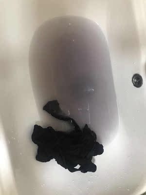 买回家以后想在用之前一下没想到掉色非常严重，找客服态度极其差，