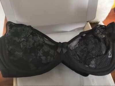 哇塞简直太棒了！穿上以后穿上外衣感觉瘦了二十斤！大胸的接妹妹不要犹豫！效果超棒的！这是我买过的最好的一款，柔软舒适，就像没穿一样舒服！我已经开始回购了！多买几件有备无患！