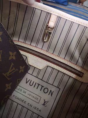 质量超乎想象的好！必须给好评 卖家服务态度超级好的！包装齐全，真的没看出有什么和正品不一样的地方，值得推荐给大家。