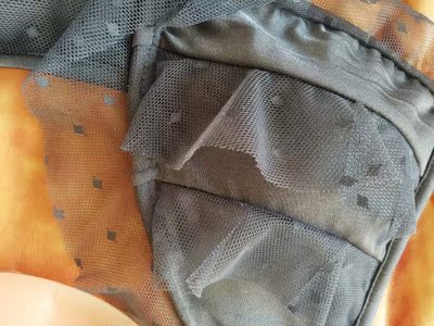 质量真的超级好，因为我本身就不是很瘦的人，这个效果我还能接受，身材好一点的上身肯定很炸，质量不用担心，真的特别好，老板还送了硅胶垫 当天发货，而且很快就到了河北，同一天拍了两件，另一家现在还没收到，满意满意十分满意