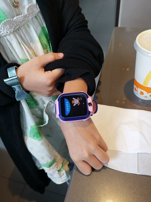 讨论阿巴町T2电话手表怎么样，功能好用吗？定位会不会不准确？