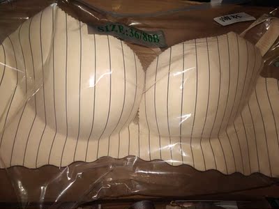 到货速度很快的呀!一直没有时间去取 今天拿来打开很惊喜啊 看起来料子很舒服摸着很光滑 应该还不错 这个价钱值了 实体店价格要贵的呢 还送了额外两个小配件呐 喜欢～