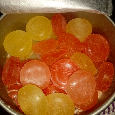 自从注册了淘宝、天猫、一直就不在意淘宝币和积分怎么用，后来知道了评论的重要性，晒图的重要性，还有晒视频！家里的东西大多都是在电商购买的，以来不用出门瞎逛，而来还能免去出门的后续琐事。真的天猫超市让我越来越懒，可是有什么办法呢，天猫的东西那么好，日期很新鲜，质量有保障，物流配送快捷，买生活用品假货风险很低，买大品牌比实体店折扣低，还送购物券和津贴，对我们真是太用心了。以前都没有认真评价过，以后需要还会回顾的。