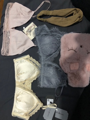 大礼包啊 可以可以 送了好多东西 还有直播抽的一个暖手袋