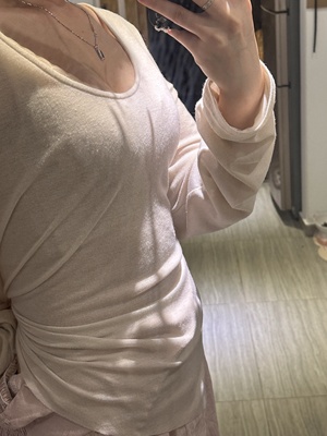 不是 谁家内衣是尖的啊 尴尬死了 刚出门又回家换 早八本来就烦啊啊啊啊啊服了啊 最后一张同样也是蕾丝款 😅