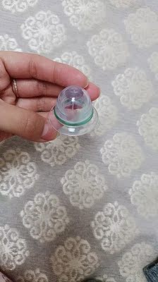 这款乳头矫正器不论是外观还是质量都挺好的，而且没有一丁点味道，值得购买！而且携带方便，且包装干净，卫生！