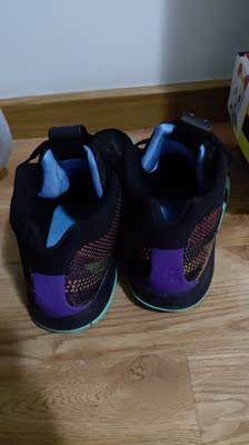 鞋底偏硬不知道是不是为了护脚关系 鞋底偏硬不知道是不是为了护脚关系