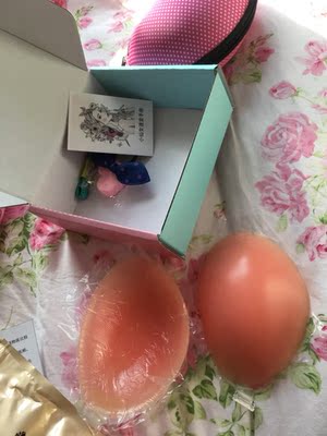 拍婚纱照用的，包装很好呢，卖家还送了赠品，挺好用的