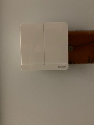 在这家店买的开关大家要注意了，卖家会以次充好，我买的都是LED的，装好了发型只有2个带led，其他都没有led