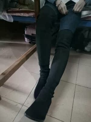 sw长靴真的是百搭系列，包裙，紧身裤，也可以搭长款卫衣下半身消失！之前买的2.5的又换成4.5的了，想显高的入4.5的，个人比较喜欢4.5，显高是没救了！！包腿效果很满意，码数是偏大半码的，客服解答问题超级耐心呢，很愉快的购物体验