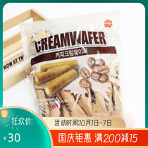 Korea casual snacks supermarket imported New Choice coffee cream sandwich roll replacement meal stick a bag of 180g