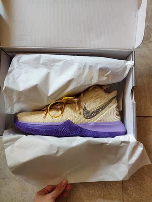 鞋子是挺好的,没啥问题,朋友很喜欢,但是从下单到到货,15天……,下香港仓的朋友做好准备再下吧 鞋子是挺好的,没啥问题,朋友很喜欢,但是从下单到到货,15天……,下香港仓的朋友做好准备再下吧