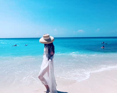 我长胖了 买的尺码小了 应该买L尺码的 所以会比较勒 但是还是比较仙的