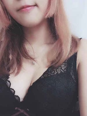 超级喜欢这款，最最最主要的是他不勒，款式超好看，比心比心，穿着它觉得聚拢效果还是蛮可以的嘛