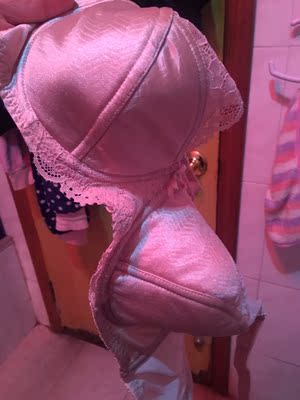 超薄款，但是很好穿，就是可能薄的衣服会不合适，整体还是不错啦