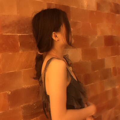 泳衣质地好，很性感，价格很值得！喜欢的小姐姐可以入手，泡温泉回头率超高