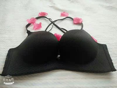 内衣早就收到了,质量不错。颜色与图片一致,试穿了一下,很亲肤。带子是美背,很漂亮喔!聚拢效果杠杠的。 内衣早就收到了,质量不错。颜色与图片一致,试穿了一下,很亲肤。带子是美背,很漂亮喔!聚拢效果杠杠的。