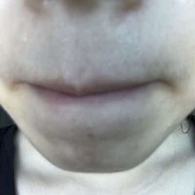 这款宝贝效果很不错的呢，超级好用，小胡子完全轻轻松松搞定，几分钟就可以了呢，很温和不刺激，用完也没有过敏，很舒服的一款，还送了很多赠品，脱毛膏很好用，修护乳还有抑毛的效果，皮肤变得滑滑的~抑毛的话还有在坚持才能看的出来吧，现在确实是没长出来，感觉有效的，好哦