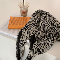 (JUSLIN)ins wind out of the street concave shape B with fashionable animal texture thin cloth bag F0746