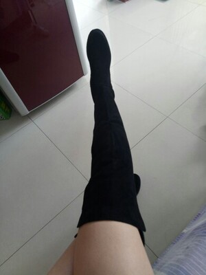 不愧等了这么久 ，灰常满意，鞋型很秀气，好脱好穿， 麂皮皮质很喜欢，也比较好打理，黑色款式真的很显腿瘦，哈哈哈哈哈哈 很奈斯啦 笔芯