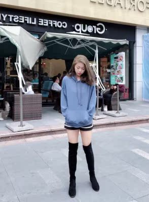 晒图臭美一下，专柜正品的品质真的是很满意，穿起来腿嗷嗷嗷的变成一米八滴大长腿啦