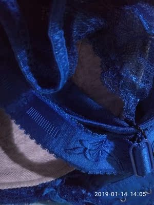 店家发货快，快递也很好，收到的宝贝与店家描述一致。包装完好，实物没有色差，针脚细节处理的很好，用料不错，比如下图的肩带看起来就特别有品质，蕾丝感觉也很结实光滑。第三次购买帮朋友买的。聚拢效果特别好，价格实惠还包邮，非常好评！