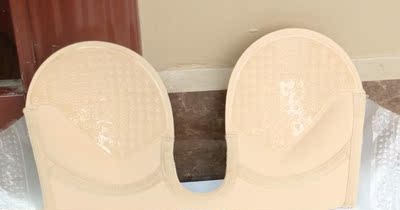 收到就试了下,好用,质量很好,和描述图片一样,质感和粘贴性都很好,码数也很标准,穿了一天还很粘,出汗也没掉,穿了后配裙子很美 ,贴的时候要竖着贴,聚拢效果会更好些。这个比我在实体店里买的还好,很舒适,很合适,亲肤。我试了下,不得不说真的不错!强烈推荐!摸着都比某家的强,很柔软。质量神马的真心不错!我已经推荐我朋友了,以后选胸贴不会再犹豫的。 收到就试了下,好用,质量很好,和描述图片一样,质感和粘贴性都很好,码数也很标准,穿了一天还很粘,出汗也没掉,穿了后配裙子很美 ,贴的时候要竖着贴,聚拢效果会更好些。这个比我在实体店里买的还好,很舒适,很合适,亲肤。我试了下,不得不说真的不错!强烈推荐!摸着都比某家的强,很柔软。质量神马的真心不错!我已经推荐我朋友了,以后选胸贴不会再犹豫的。