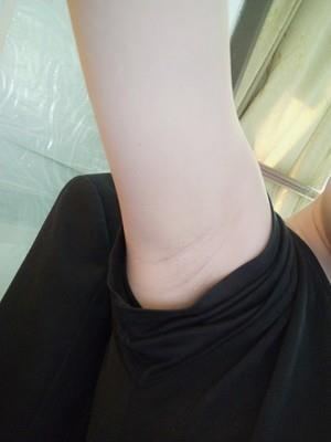 东西收到，说实话从来没有买过这种，抱着试一试的心态买的，使用快一支感觉真的不错，粉嫩了很多！