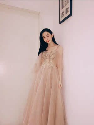 穿上聚扰效果很好，粘性也好，穿了一天没有移位，也没有掉下来，感党效果非常好，戴着很舒服，尺码也很标准。任何款式的衣服都可以搭配，这个就是百搭款式的内衣，简直超级棒的哦。穿上后感党看起来比平常的还大不少，哈哈!按平时的码数拍就好了，很贴合和适合，粘性也好，穿着也不会掉，摸着软软的很舒服，总体感觉质量不错，