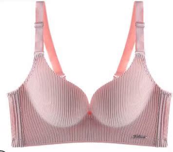 挺好，这次买的这个款还挺漂亮的，花型和颜色都还蛮好看，尺码也是按平时穿的买的，颜色很清新，穿衣服后型也很好看。他家质量一直不错。内衣罩杯厚薄度很好，肩带可以调节的，弹力也不错，这款的包裹性很好，穿上没有空杯，跑杯的现象。个人是真的比较喜欢，穿他们家内衣，不会勒，也不紧，穿上整体舒适度很高。客服服务态度很好，每次上新都要问很多问题，都很耐心的回复。个人比较推荐这家店。