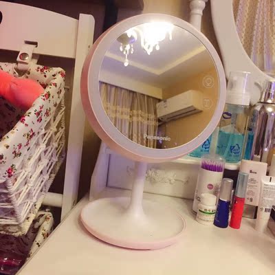 喜欢 喜欢 颜值在线 两边的灯光都可以调节亮度 台灯有三档调节 暖色系光 很美好！镜子那面长按可调节灯光 照的很清楚 总之很喜欢