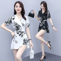 Set temperament socialite goddess Fan 2021 summer new printed suit collar wide leg shorts two-piece set