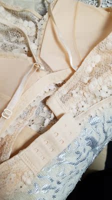 物流超赞！昨天早上下单今天上午就到了 衣衣弹性很好，摸着好舒服的，这个价格真的值了！ 我的手机有点色差，实物颜色是超好看的粉色