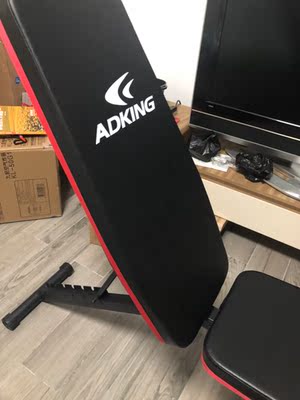 哑铃凳到的很快，可以随意折叠，也不占地。不用的时候还可以用来堆衣服。凳子很稳，可以用来练哑铃还有仰卧起坐。