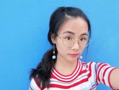 宝贝使用没有油腻的感觉，而且比较滋润温和，无刺激，使用效果不错，价格也实惠，很好