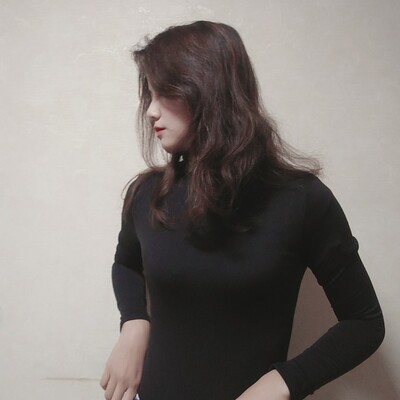 衣服很有设计感，穿上很显身材，里面也加绒，冬天也美美的，穿上超级贴身的，好喜欢